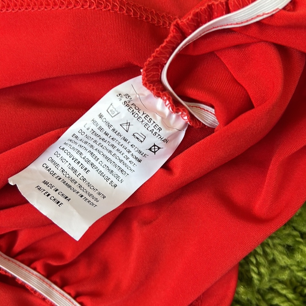 Red dress - Picture 4 of 5